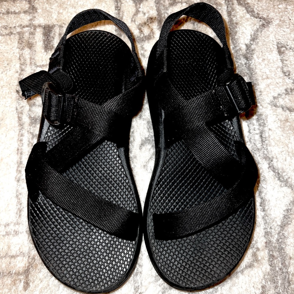 Men size 9 back chacos